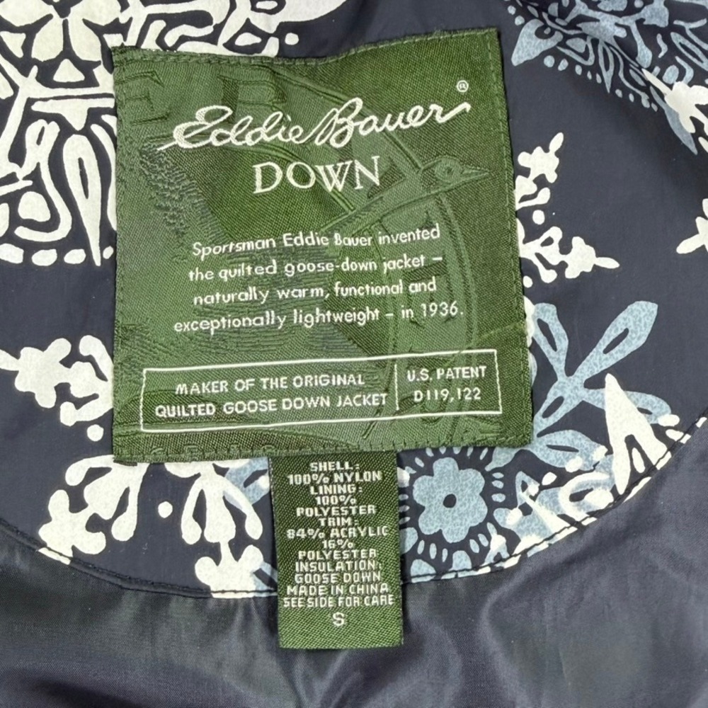 Eddie Bauer Down Puffer Vest Womens Small Navy Snowflake Print‎ Faux Fur Hood - Picture 10 of 16